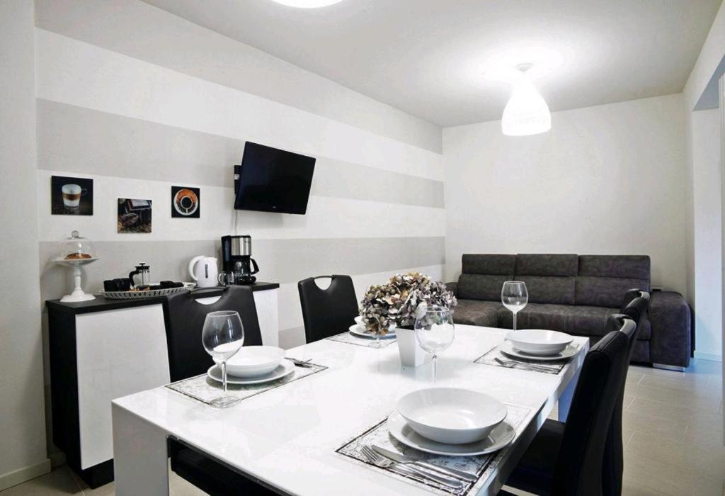 Ventuno - Modern - Country & Appartement Lovere